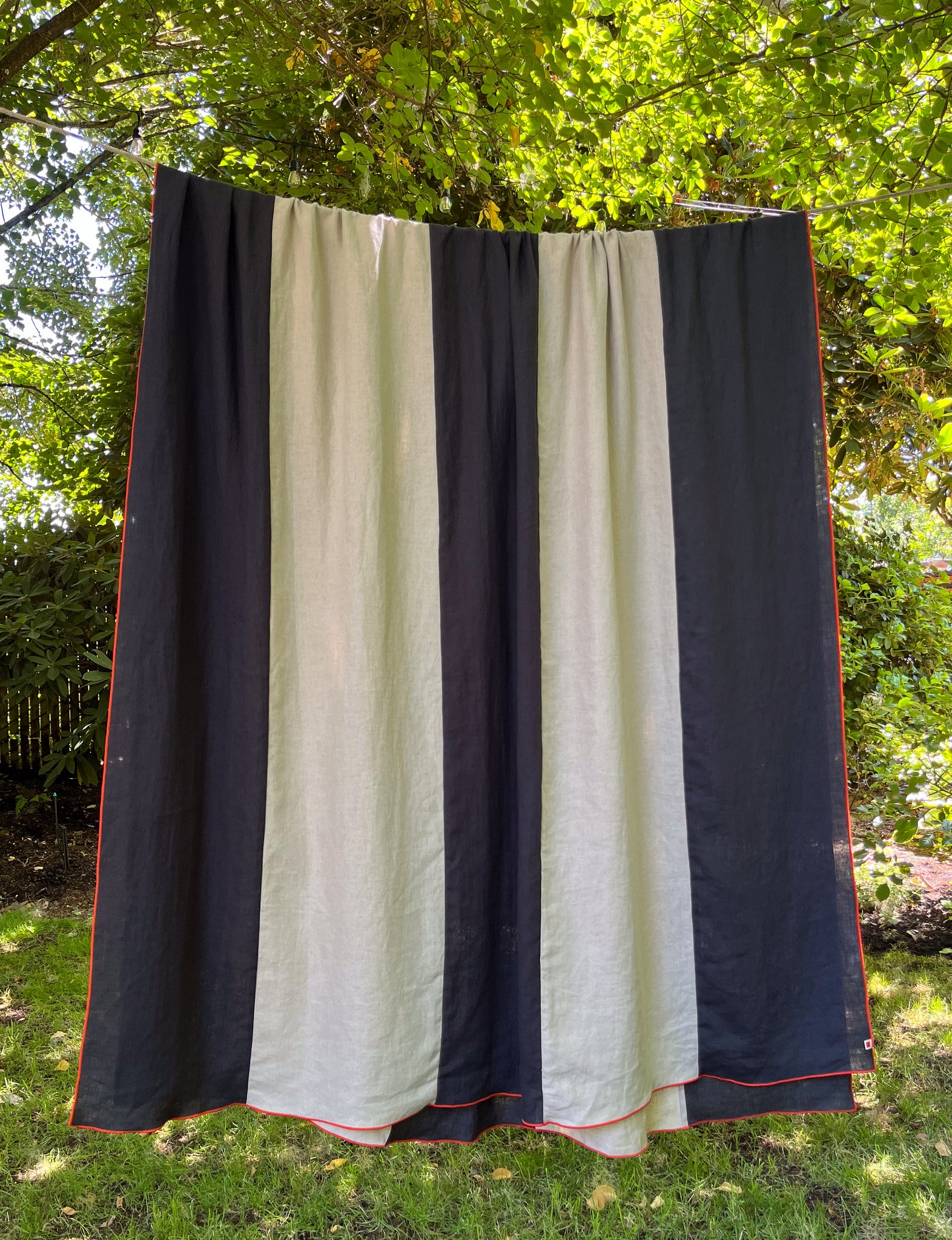 Cirque Tablecloth | Squid Ink con Baguette